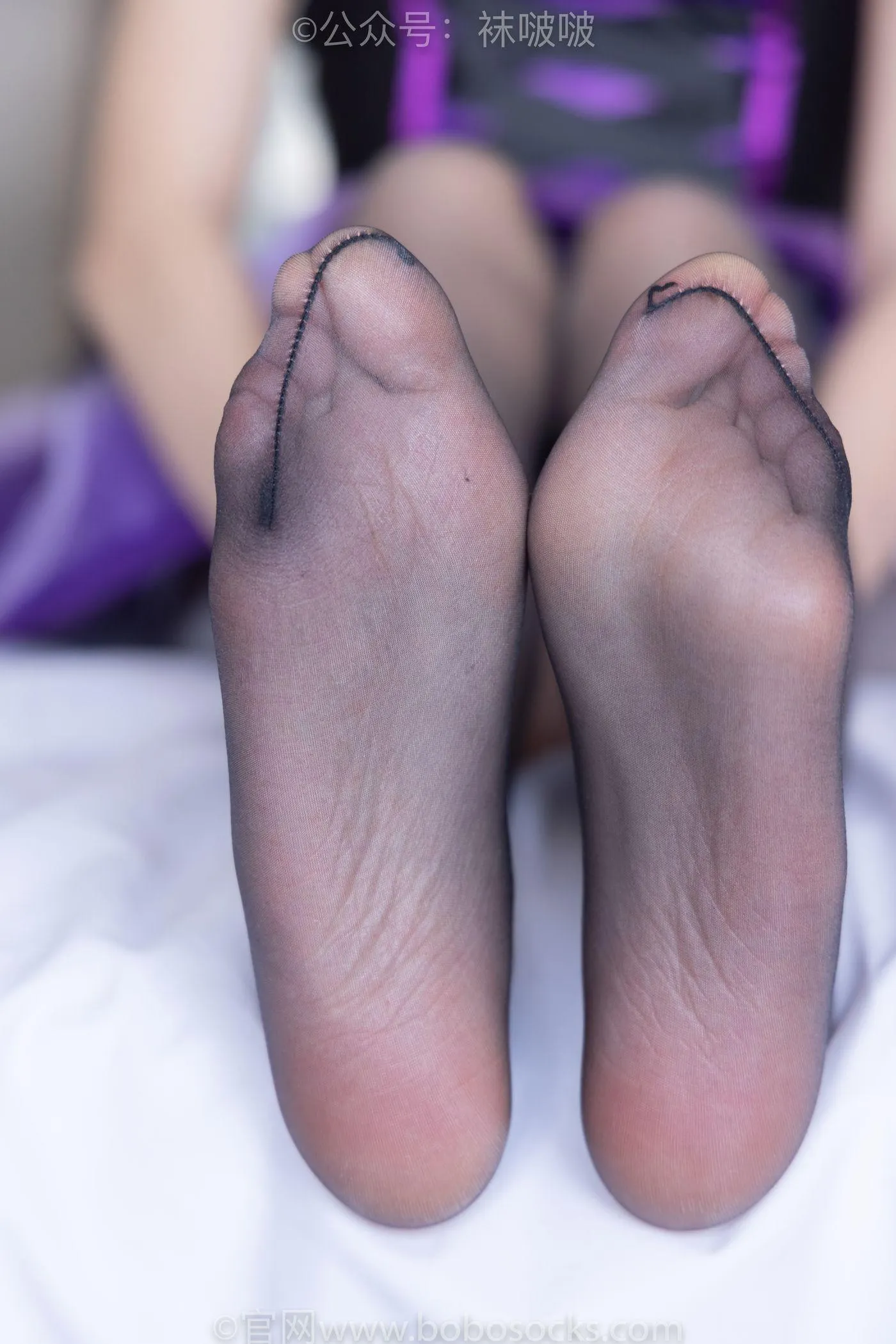 [BoBoSocks袜啵啵]NO.045 小甜豆-小魔女装、高跟凉鞋、油亮黑丝 [131P]插图